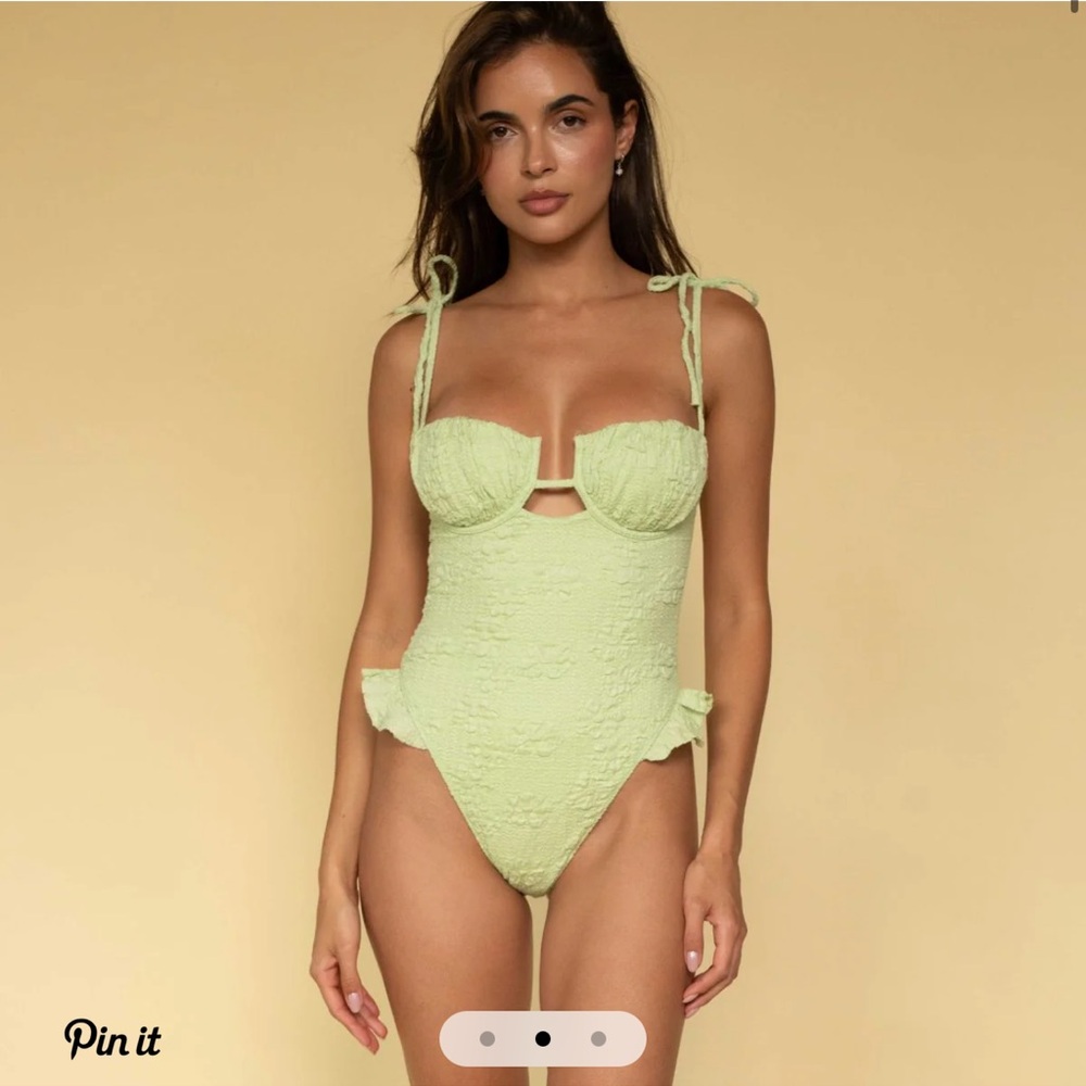 MONTCE SWIM AVO FLORAL PETAL RUFFLE ONE-PIECE, SIZE SMALL